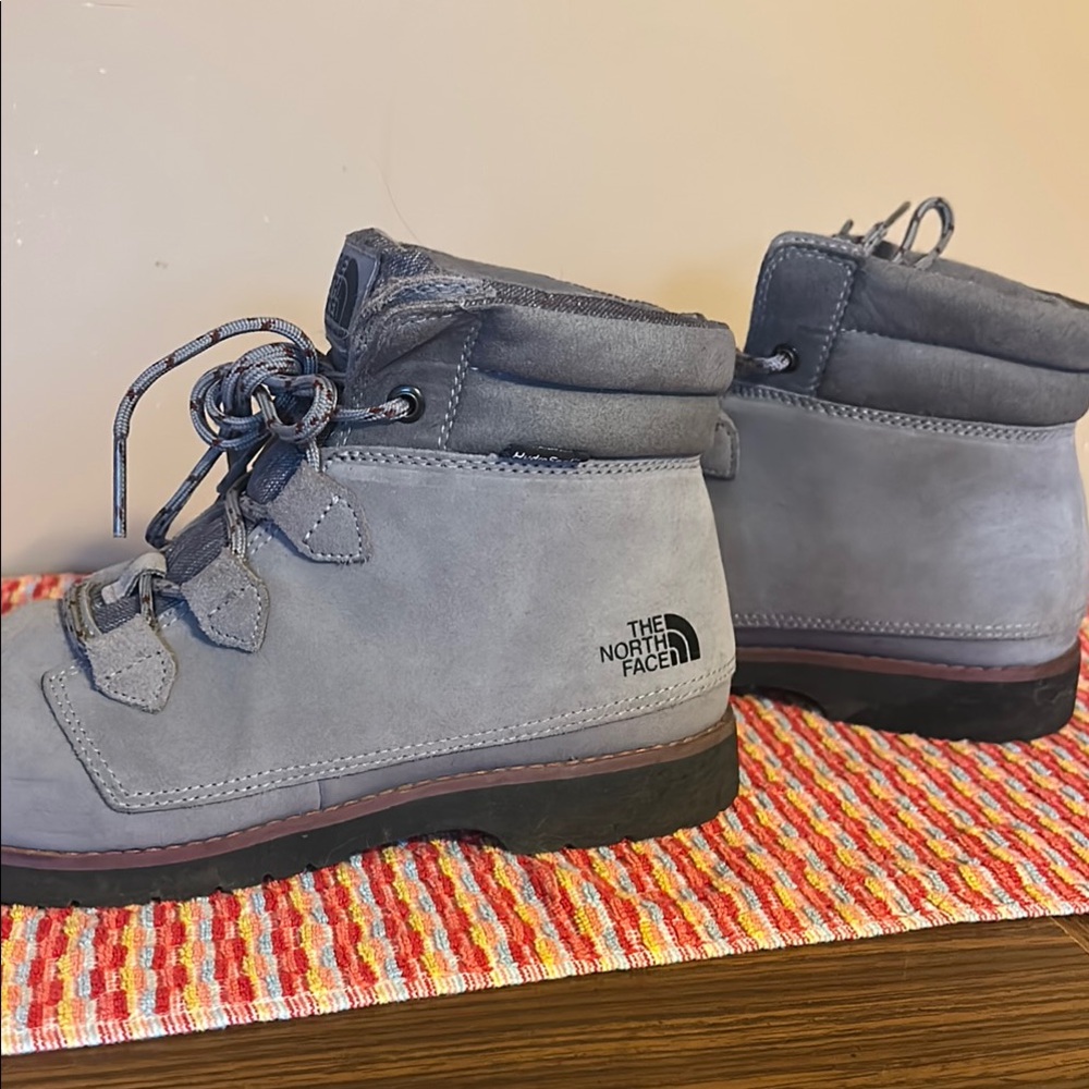 The North Face Gray Boots women’s size 9.5 Stylish!!